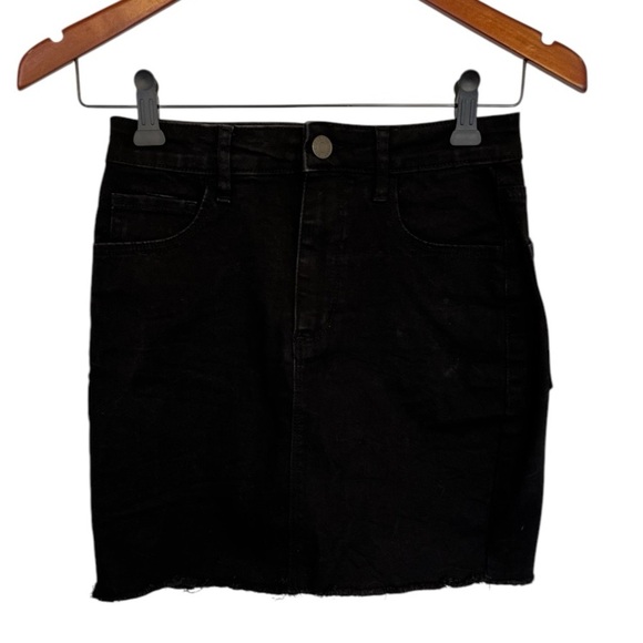 5/20$ Garage Classic Black Denim mini Skirt size XS - Picture 1 of 4